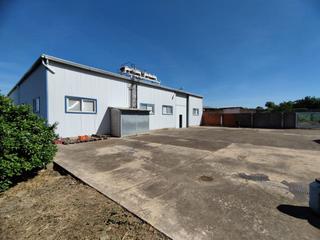 Nave industrial en Montehermoso