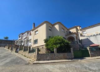 Maison  Calle alvaro de hinojosa. En venta espectacular casa en la codiciada zona de los pitufos,