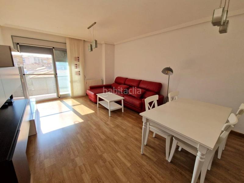 Foto 9923893f-8ae4-4c53-891f-2b55f4b0200e. Dachwohnung mit heizung parking in Los Pinos - El Pilar Plasencia