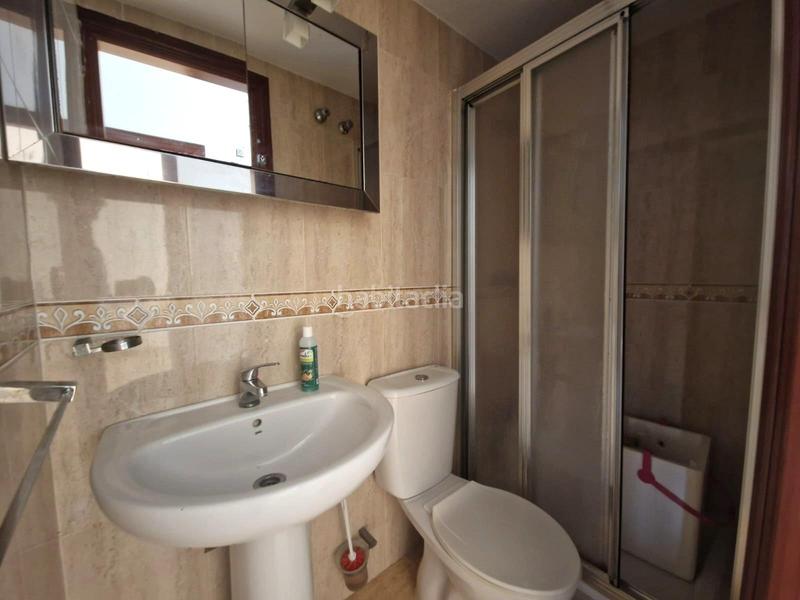 Foto 6a819069-c99b-4ca7-b136-aba19a66def3. Casa adosada  en venta amplia y luminosa, con garaje y patio privado en Moraleja