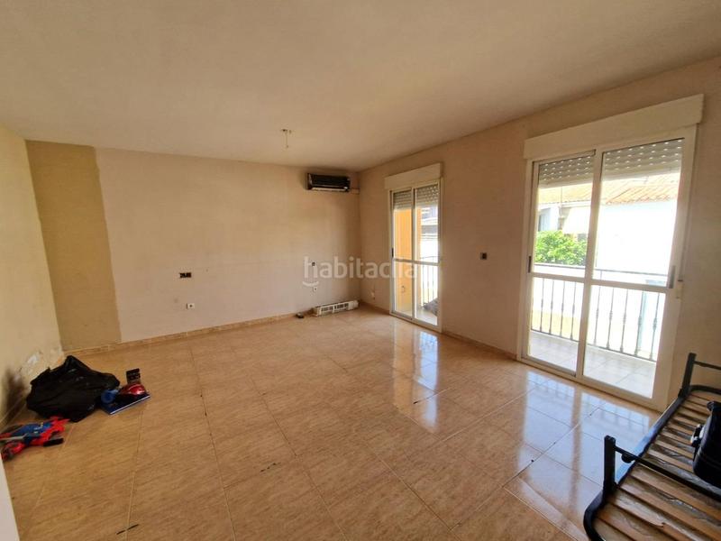 Foto c93d3d64-5bc3-4bef-a94a-bb64aacfd504. Casa adosada  en venta amplia y luminosa, con garaje y patio privado en Moraleja