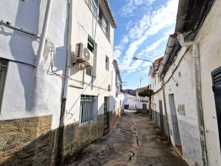 Casa adossada  Calle calle del redondel, 21. Oportunidad en serradilla! casa en venta en entorno tranquilo