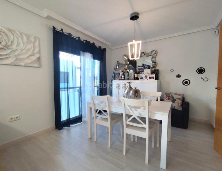 Foto 3ae568dd-47f3-498e-8d8b-736243736f75. Casa adossada amb calefacció aparcament a Los Pinos - El Pilar Plasencia