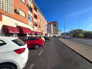 Geschäftsraum  Avenida salamanca. Local comercial en venta o alquiler  avenida salamanca, plasenci