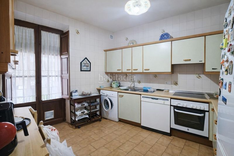 Foto acbb26fe-f82f-4f27-8525-8748d30e5365. Edificio in Centro Ciudad Plasencia