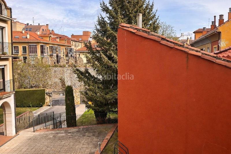 Foto aeb7eb62-1234-4b80-b6d9-448bf1d1e8cc. Pis amb calefacció aparcament a Casco Antiguo León