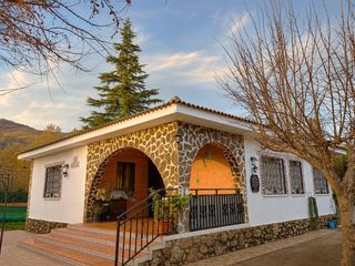 Maison  Extrarradio. Chalet con piscina y espectaculares vistas en pleno valle del je