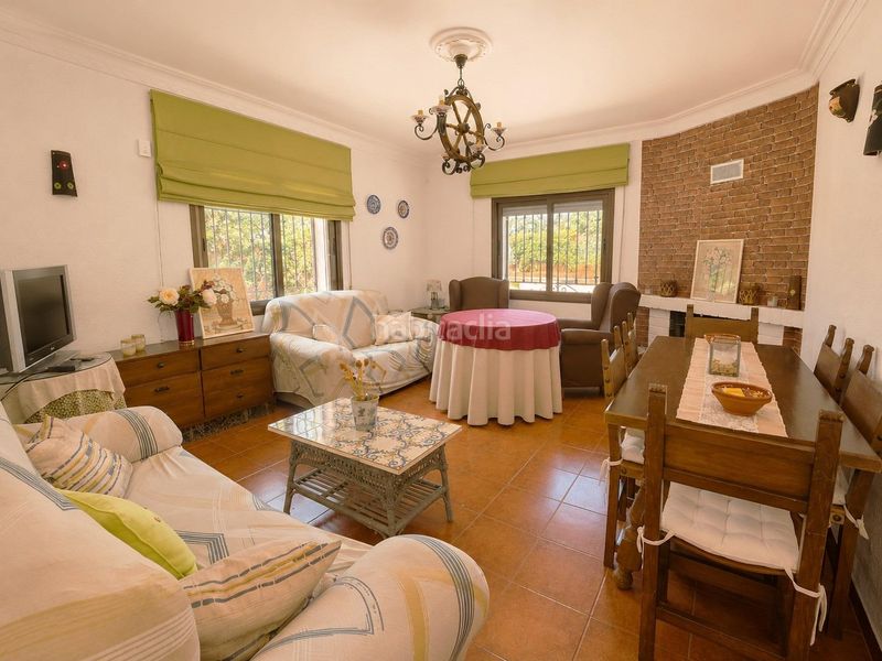 Foto c9d531eb-9135-42d9-9964-32cfe6f7a0e1. Casa amb aparcament piscina a Casas del Castañar