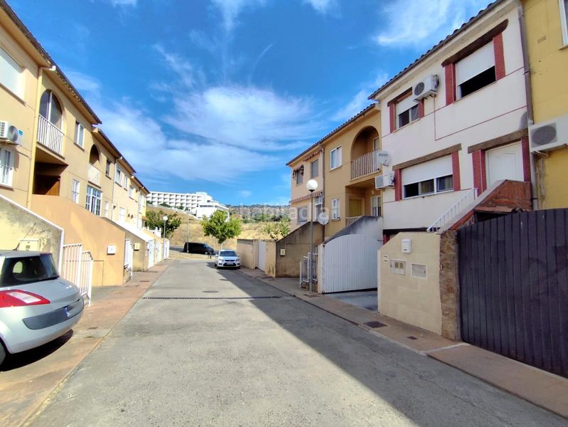 Foto 9468ea48-7e11-46d9-bc7e-306a026115b7. Semi detached house with heating parking in Zona Norte - Hospital - Urbanizaciones Plasencia