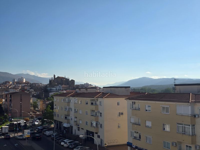 Foto f11b5d53-0eb2-4409-829d-a489f4ce3730. Pis a Zona Sur - Av. De España - San Miguel Plasencia
