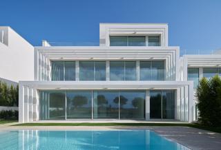 Xalet a Sotogrande Costa. Complejo residencial de viviendas de lujo a pie de campo del clu
