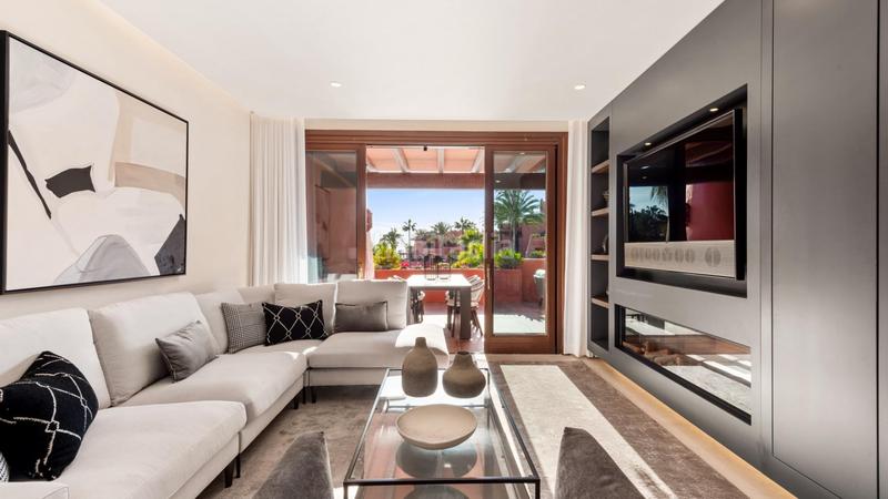Foto 58f75efa-7fbb-4a94-b517-b9f75127c5a4. Apartament amb aparcament piscina a Guadalmansa Estepona
