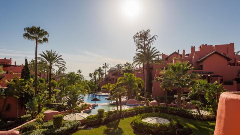 Foto f0a0059a-9a8a-4202-9a5f-565adb482544. Apartament amb aparcament piscina a Guadalmansa Estepona