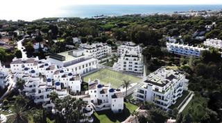 Apartamento  Avenida españa. Espléndido apartamento en calahonda con acceso a canchas de páde