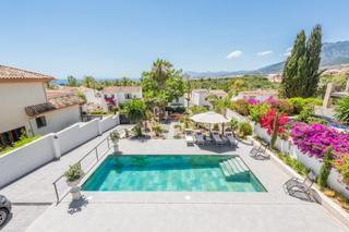 Xalet  Ronda de levante-lomas po. Encantadora y ecolgica villa en rio real ,marbella