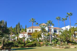 Chalet  Avenida de benahavís. Gran mansión en benahavís en la costa del sol.