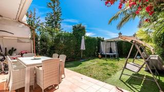 Casa adossada a Plaza de Toros. Chalet adosado en los monteros a 50 metros del mar en marbella