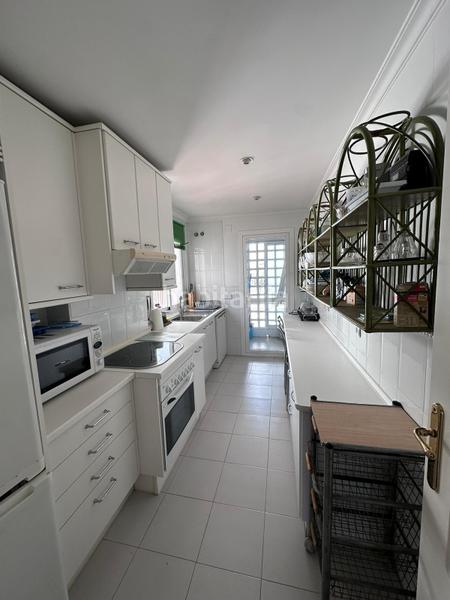 Foto 0d0e24d6-f169-4f0e-a95f-19670d273293. Pis amb calefacció aparcament piscina a Puerto Banús Marbella