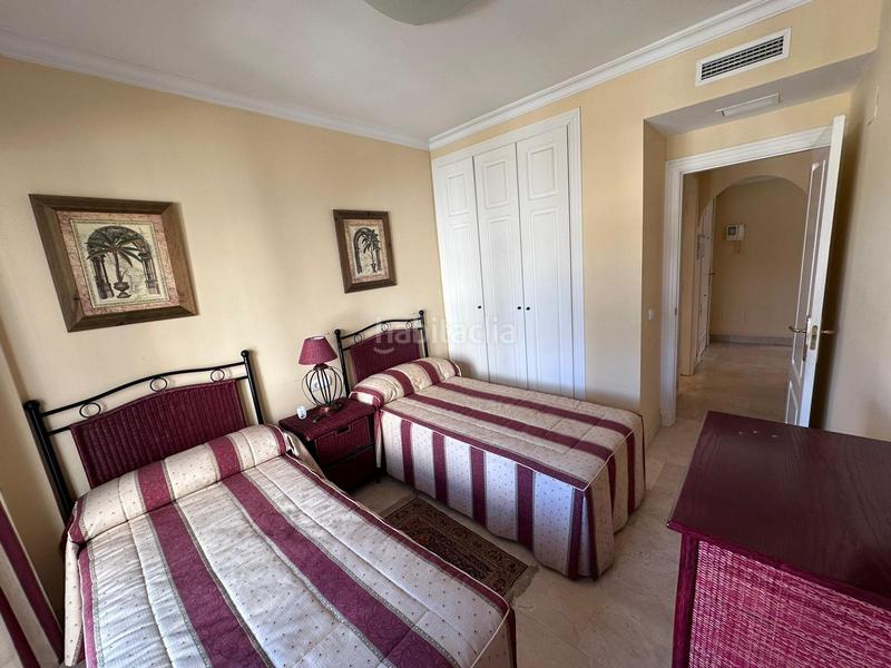 Foto d0a12d7b-ab88-420c-a711-8cca4918a4d9. Pis amb calefacció aparcament piscina a Puerto Banús Marbella