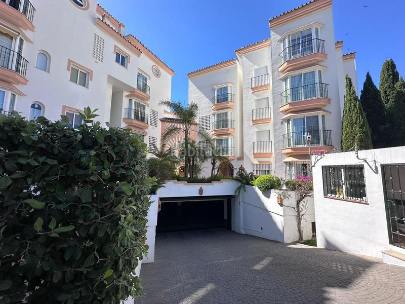 Foto d71d1464-9d89-4643-8437-4bf63fbafd9a. Pis amb calefacció aparcament piscina a Puerto Banús Marbella