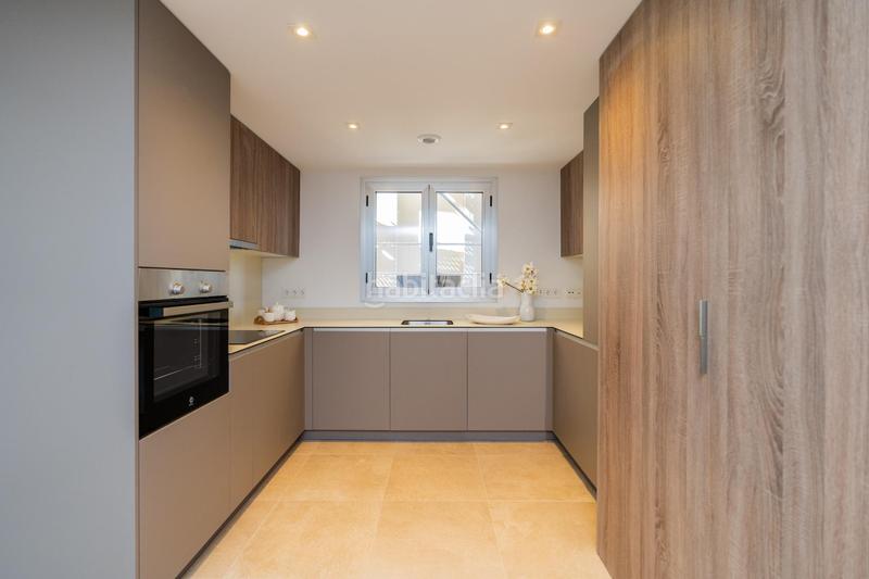 Foto b3e5fe3e-8e17-4bc7-8e49-6c935ff94fde. Pis amb calefacció aparcament piscina a Estepona golf Estepona