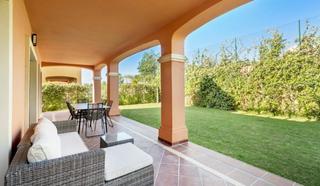 Xalet en Valle Romano Golf. Venta de villas de lujo y pareados en estepona.