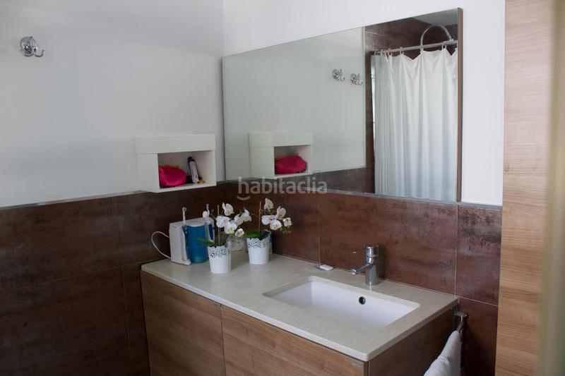 Foto 258829fa-e547-4f09-afb7-b5deb2b3e5f9. Casa a Parque Ayala - Jardín de la Abadía - Huelín Málaga