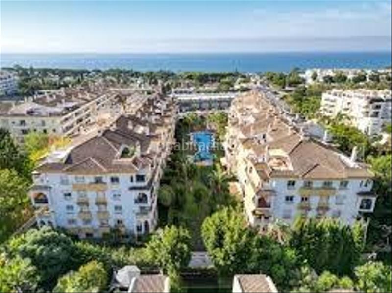 Foto d16b5862-5909-4f5a-ae34-dd6b07c4b765. Alquiler piso exclusivo piso con terraza, piscina y garaje incluido en Marbella