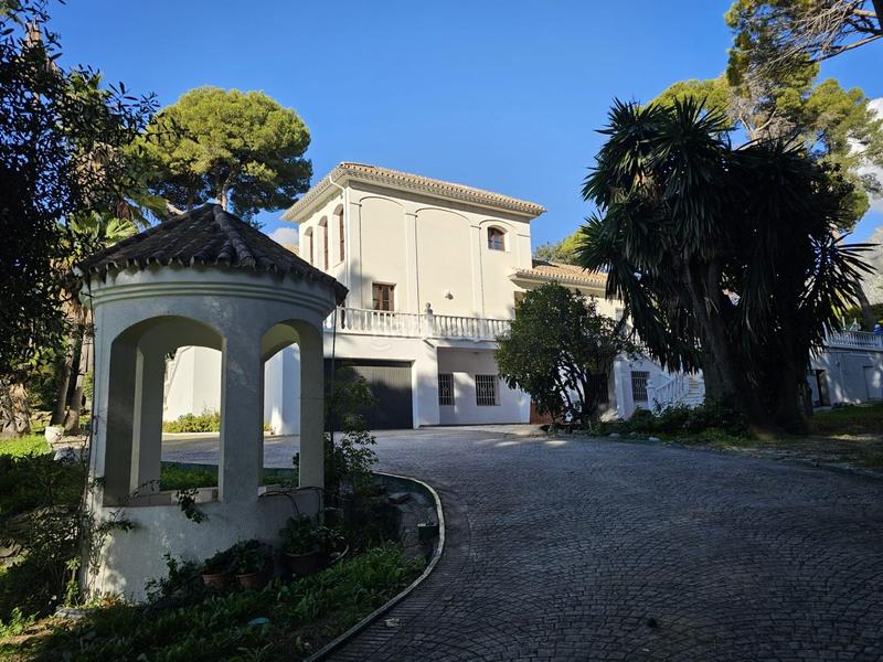 Foto 094830be-5efd-4f58-9a4a-d44e5073e472. Chalet avec chauffage parking piscine dans La Carolina - Guadalpín Marbella