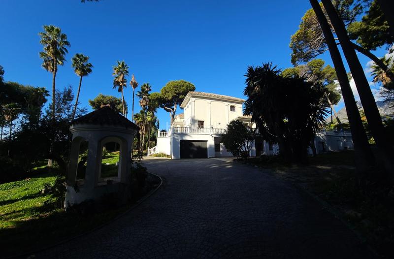 Foto a436805d-bc05-4d3c-ad1e-daf071aec581. Chalet avec chauffage parking piscine dans La Carolina - Guadalpín Marbella