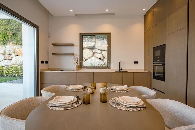 Foto 62b72987-eab6-440c-9d8f-dcebec9fd278. Casa amb aparcament piscina a Guadalobón Estepona