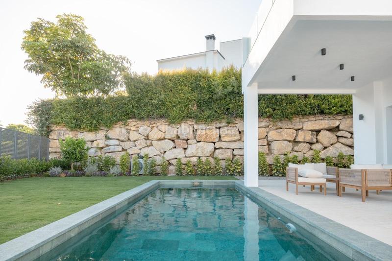 Foto 6c80d7a6-ef2b-4ae2-9b3f-f9d3e82df441. Casa amb aparcament piscina a Guadalobón Estepona