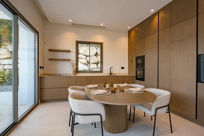 Foto df662574-720d-4333-8ef1-a9201a4249de. Casa amb aparcament piscina a Guadalobón Estepona