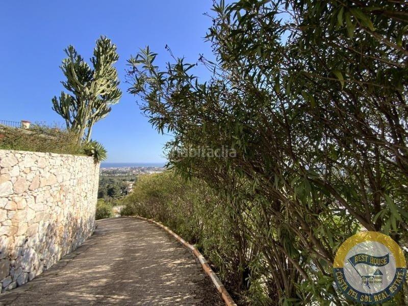 Foto 002df6d6-eae5-4fc3-adf3-ab80dedf369d. Chalet amplia villa de estilo clásico en el herrojo, . en Benahavís