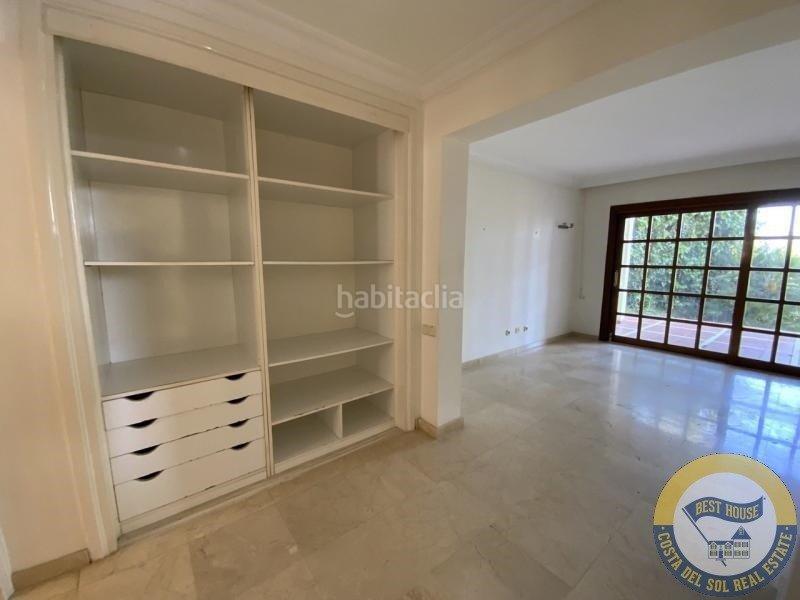 Foto 18f07297-e598-4f7e-921a-0638bc2b0ef2. Chalet amplia villa de estilo clásico en el herrojo, . en Benahavís