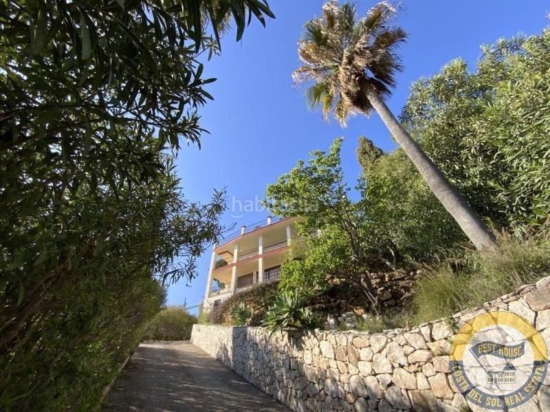 Foto 2178f3e4-df0b-4ba9-bc54-53c48eebe473. Chalet amplia villa de estilo clásico en el herrojo, . en Benahavís