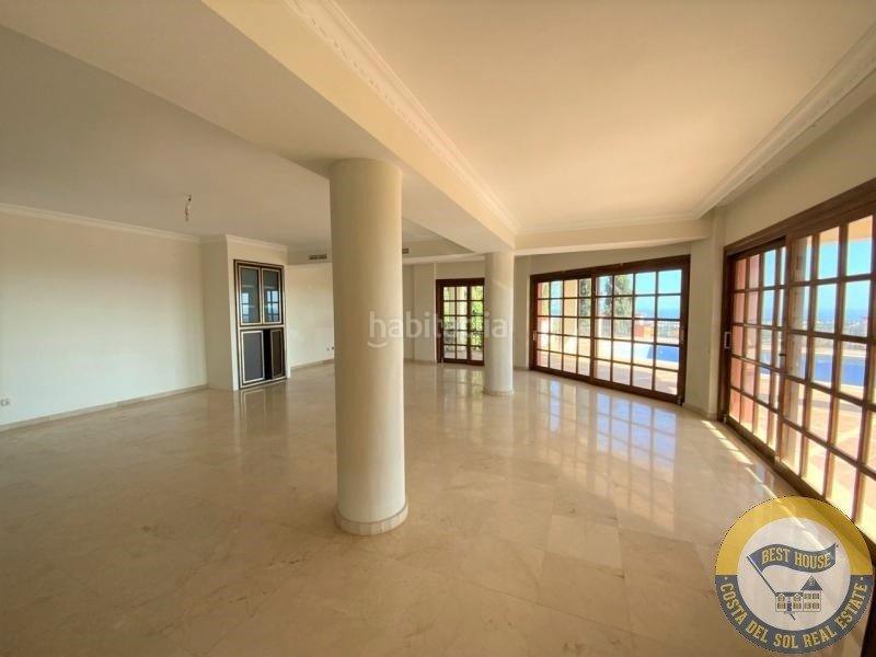 Foto 38a5ceaf-8e8e-488e-b46a-28bb667dcdf0. Chalet amplia villa de estilo clásico en el herrojo, . en Benahavís