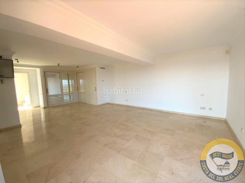 Foto 43ffa329-da4b-4d42-9870-46e6703a0b28. Chalet amplia villa de estilo clásico en el herrojo, . en Benahavís