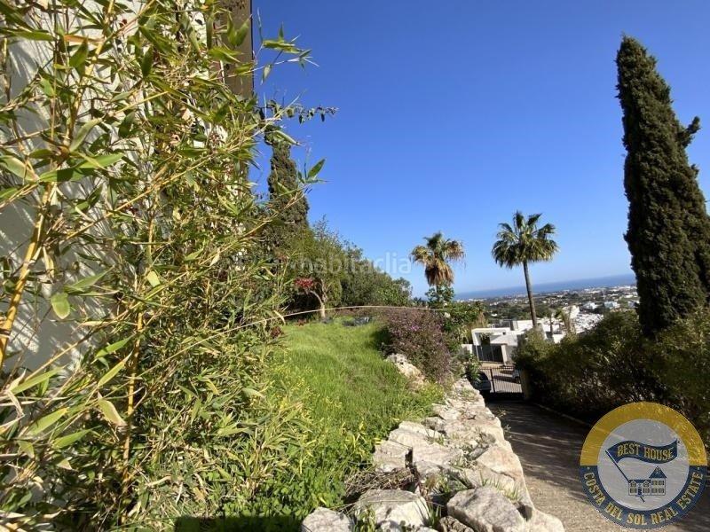 Foto 46fa21e2-1594-47c5-9c13-d2096a3c328a. Chalet amplia villa de estilo clásico en el herrojo, . en Benahavís