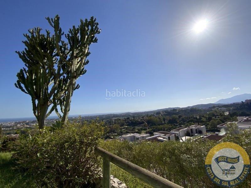 Foto 4dee4207-e6da-4fc0-8810-c9aa8e62f6e6. Chalet amplia villa de estilo clásico en el herrojo, . en Benahavís