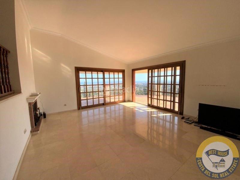 Foto 58b3d741-458d-4112-9e0a-a3d5e20eca03. Chalet amplia villa de estilo clásico en el herrojo, . en Benahavís