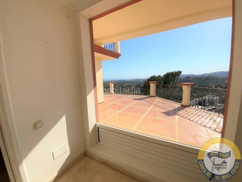 Foto 67fba37a-4996-4735-af92-df607d92a536. Chalet amplia villa de estilo clásico en el herrojo, . en Benahavís