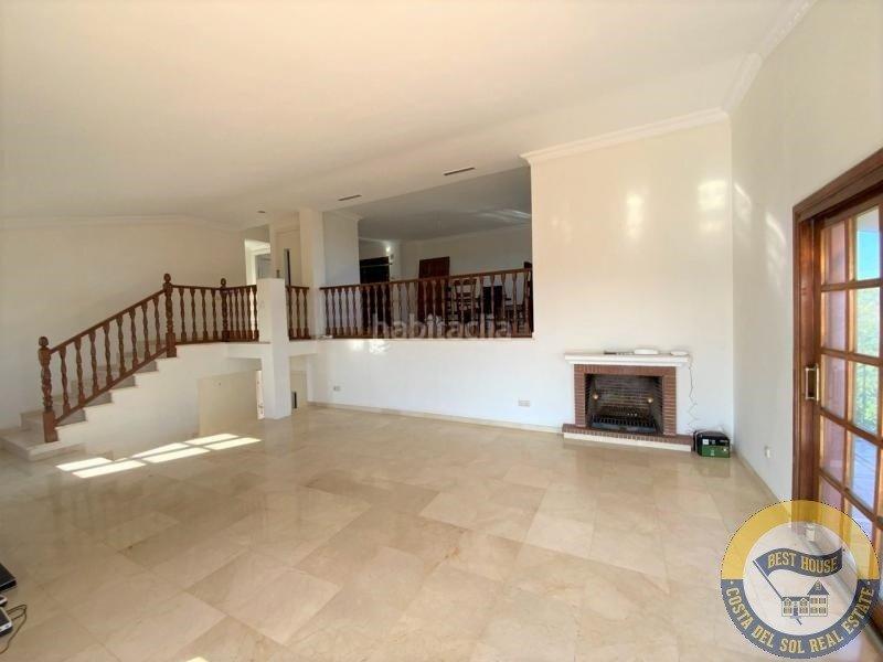 Foto 7457f75b-cab2-49e4-bcdc-c694a1005f46. Chalet amplia villa de estilo clásico en el herrojo, . en Benahavís