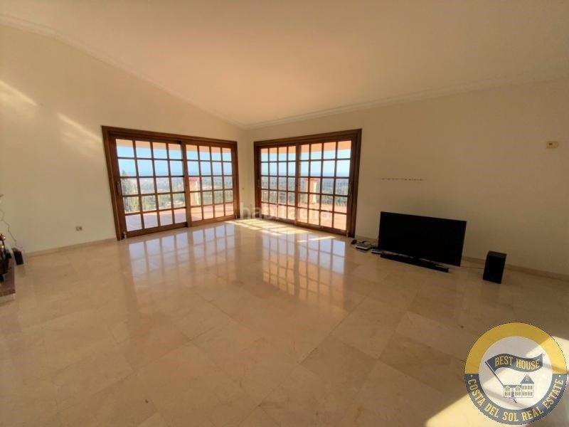 Foto 7e091d53-bdfb-4e13-970f-8f7d9104c116. Chalet amplia villa de estilo clásico en el herrojo, . en Benahavís