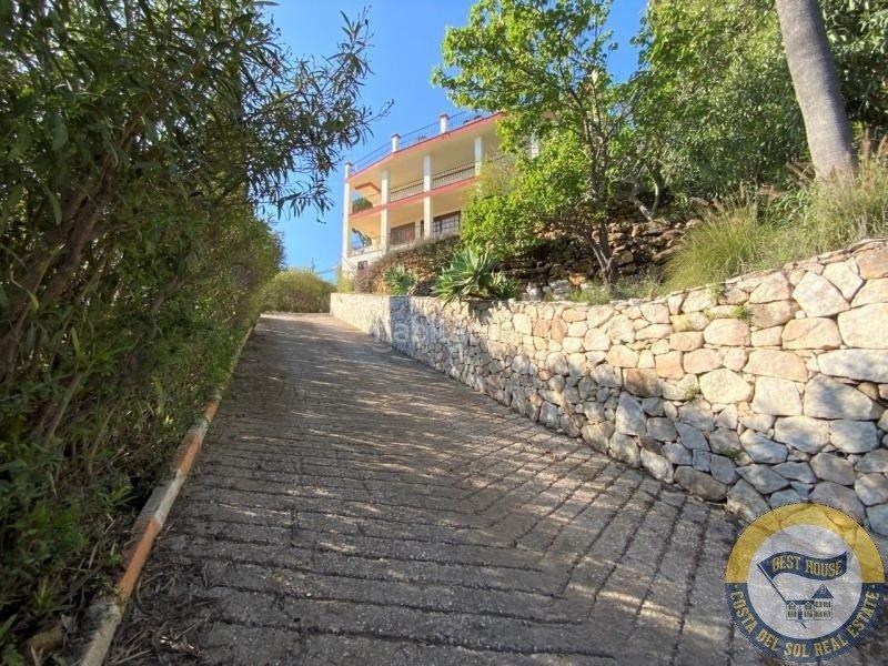 Foto 833896dc-02f5-4a6b-9188-8895daa9e6f7. Chalet amplia villa de estilo clásico en el herrojo, . en Benahavís