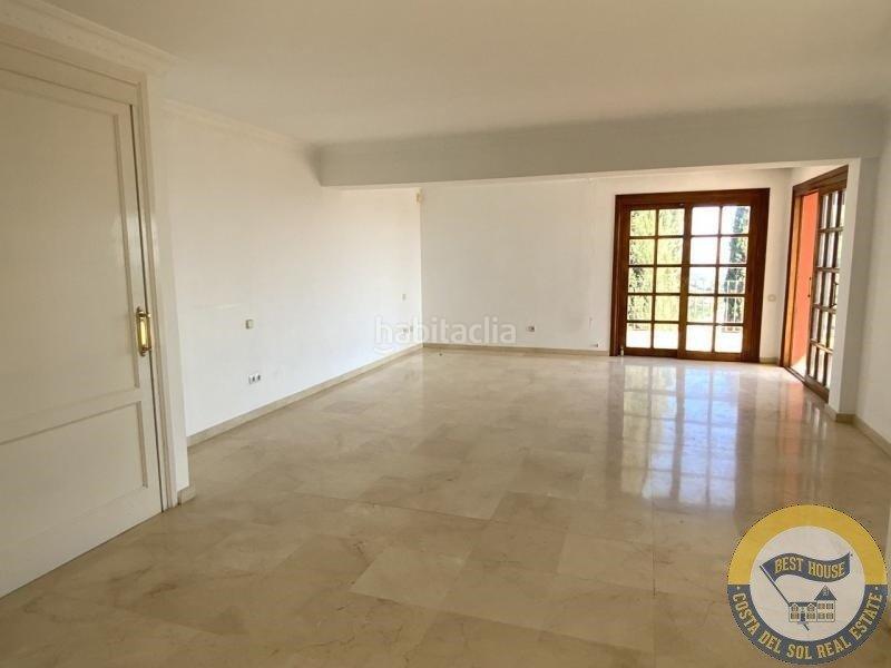 Foto a4ccf17e-bb95-4db9-b07e-a4135b74a3a1. Chalet amplia villa de estilo clásico en el herrojo, . en Benahavís