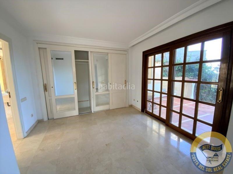 Foto a92c41ae-24ec-41b2-8a6b-23dca38aee71. Chalet amplia villa de estilo clásico en el herrojo, . en Benahavís