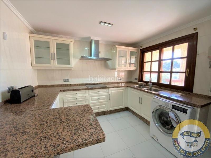 Foto b02c6219-adad-42a9-badc-25dc3e4c7aad. Chalet amplia villa de estilo clásico en el herrojo, . en Benahavís