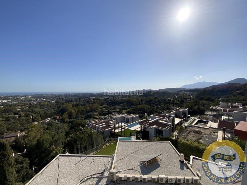 Foto e64f9e11-82e3-4dd2-bd93-ccaa1a61497b. Chalet amplia villa de estilo clásico en el herrojo, . en Benahavís