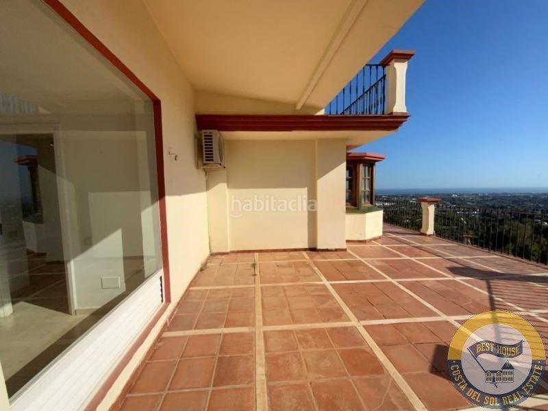 Foto ec51eea2-e000-4678-ad65-eb4d60e99286. Chalet amplia villa de estilo clásico en el herrojo, . en Benahavís